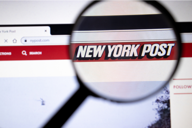 Szkło powiększające nad mastheadem na stronie internetowej New York Post'