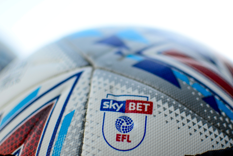 Футбольный мяч EFL с логотипом Sky Bet