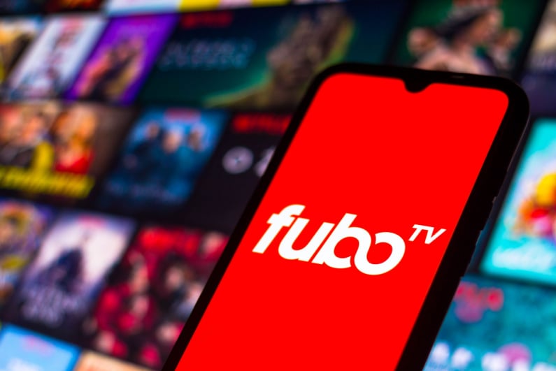 Fubo TV-logo på en smartphone